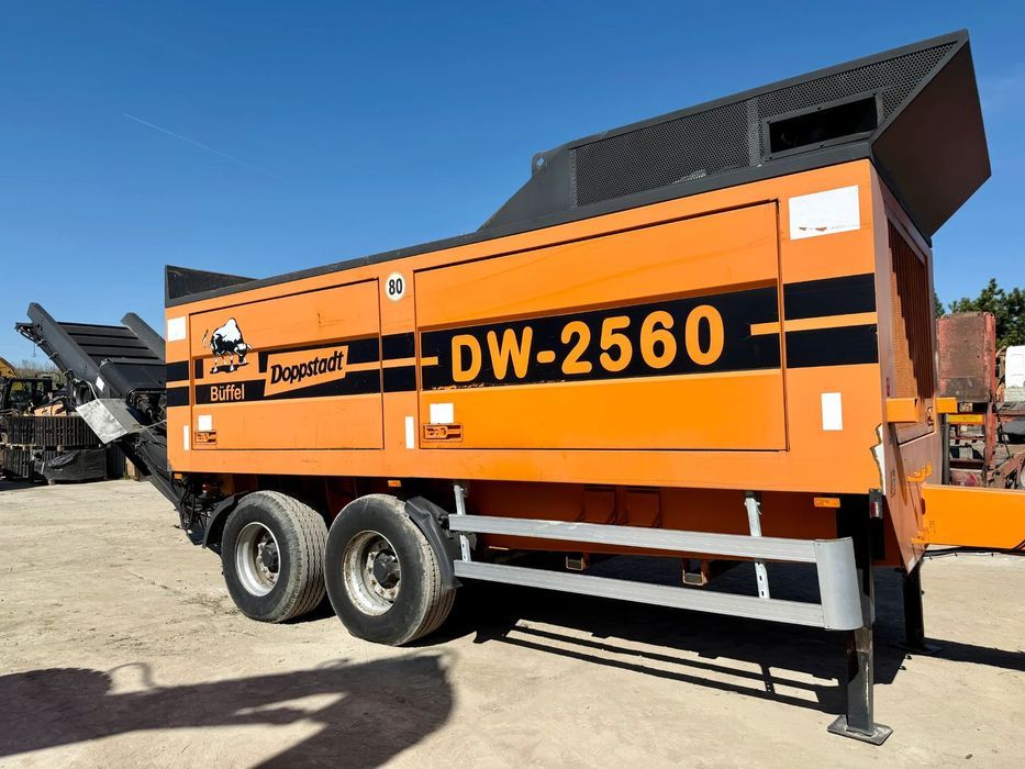 Doppstadt DW2560 rozdrabniacz jednowałowy wolnoobrotowy VIDEO  kruszarka drewna odpadów zrębki palet karp korzeni śmieci opon folii