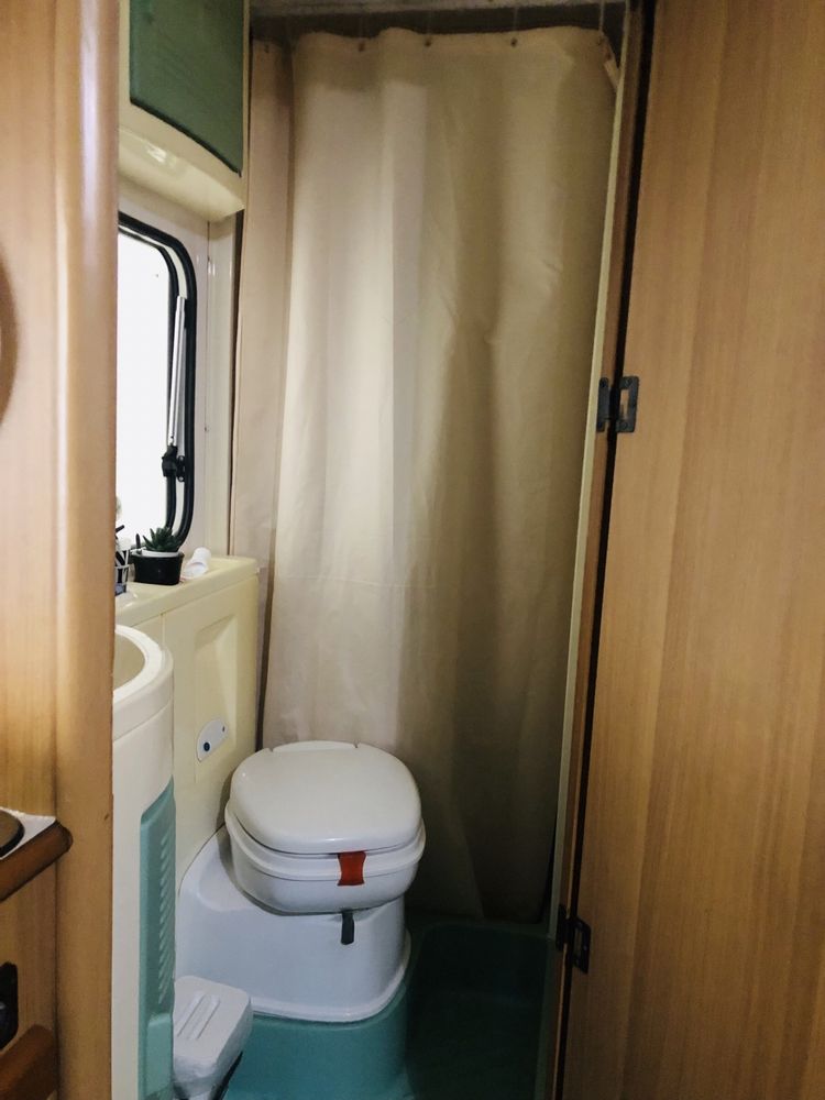 Vendo autocaravana funcional e compacta