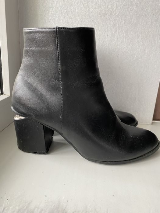 Сапожки женские  ботильоны на среднем каблуке 2 пары