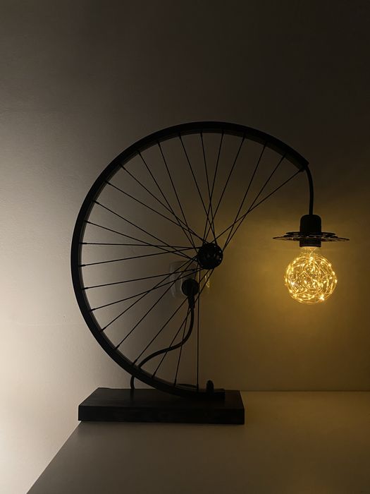 ręcznie robiona lampka retro z koła rowerowego-loft