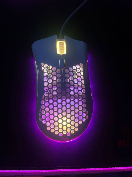 Sprzedam mysz MAD DOG GM750W  + podkladka MAD DOG podświetlana