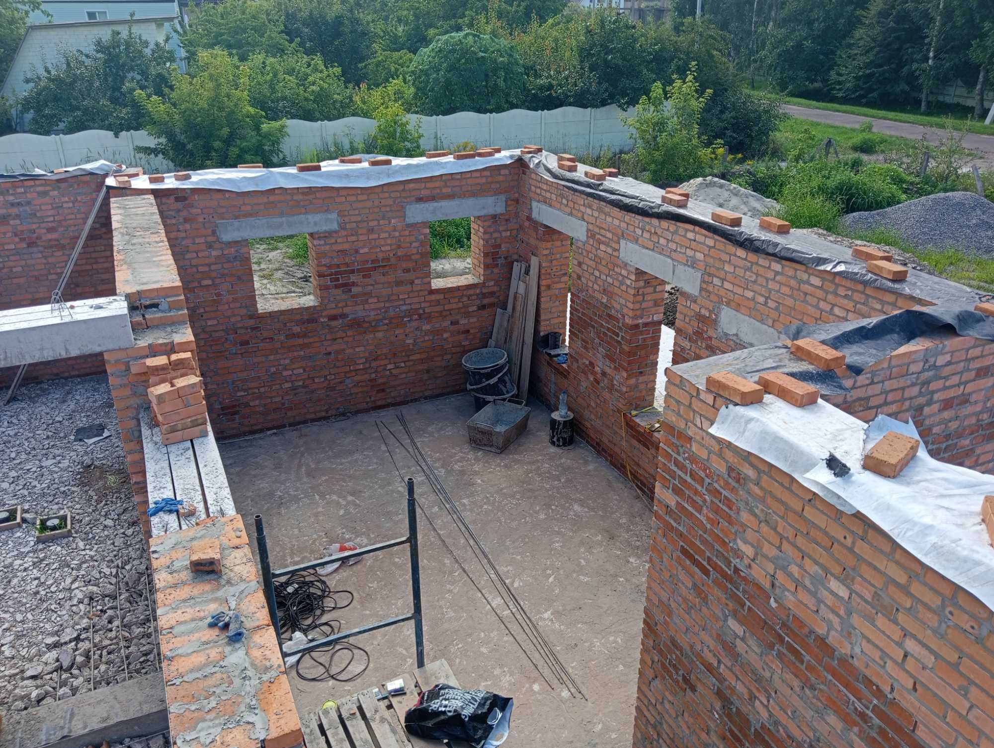 Кладка кирпича , газоблока .Каменщики ,мурувальні роботи