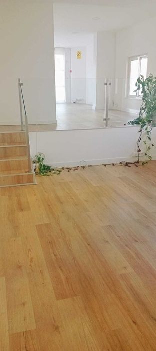 Loja em Santa Marta de Corroios