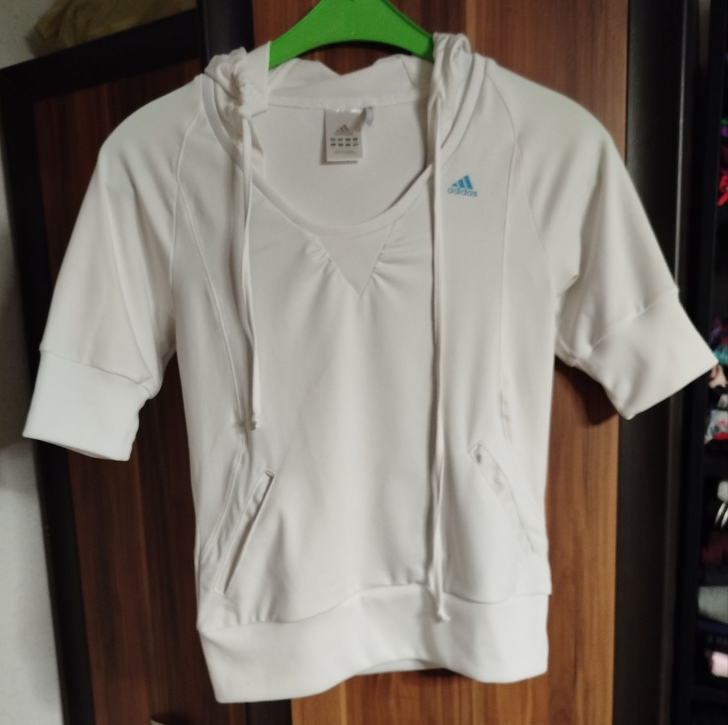 Bluza damska Adidas z krótkim rękawem rozmiar S stan idealny