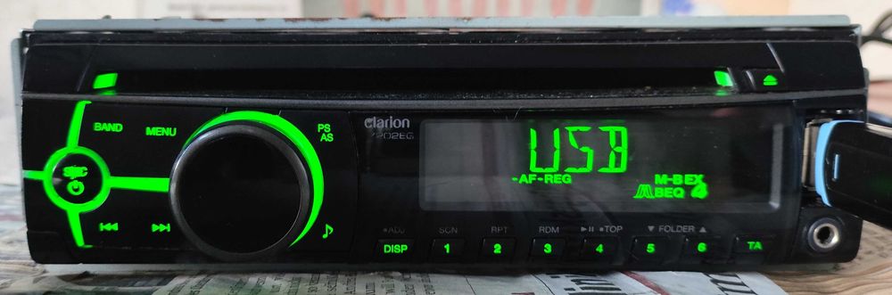 Автомагнітола Clarion CZ202EG