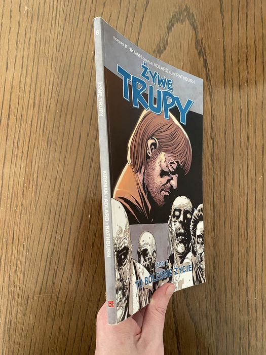 Unikat Żywe trupy Tom 6 To bolesne życie Taurus Media 2008