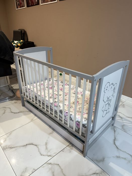 Łóżeczko dziecięce tapczanik Bajka kaszmir z szufladą oraz barierką