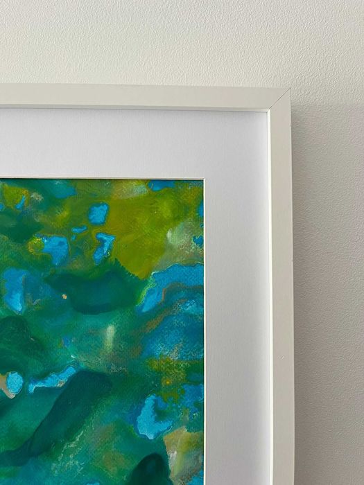 Pintura abstrata em acrílico em tons de azul e verde com moldura 30x40