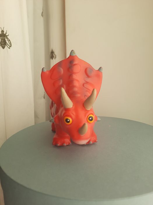 Динозавр фігурка