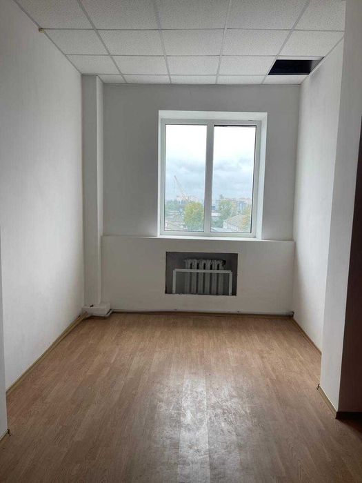 Продається 5-поверховий офісний центр з ремонтом у Вінниці