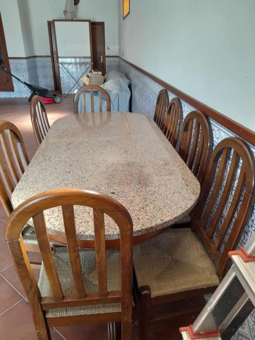 Mesa de jantar com 8 cadeiras