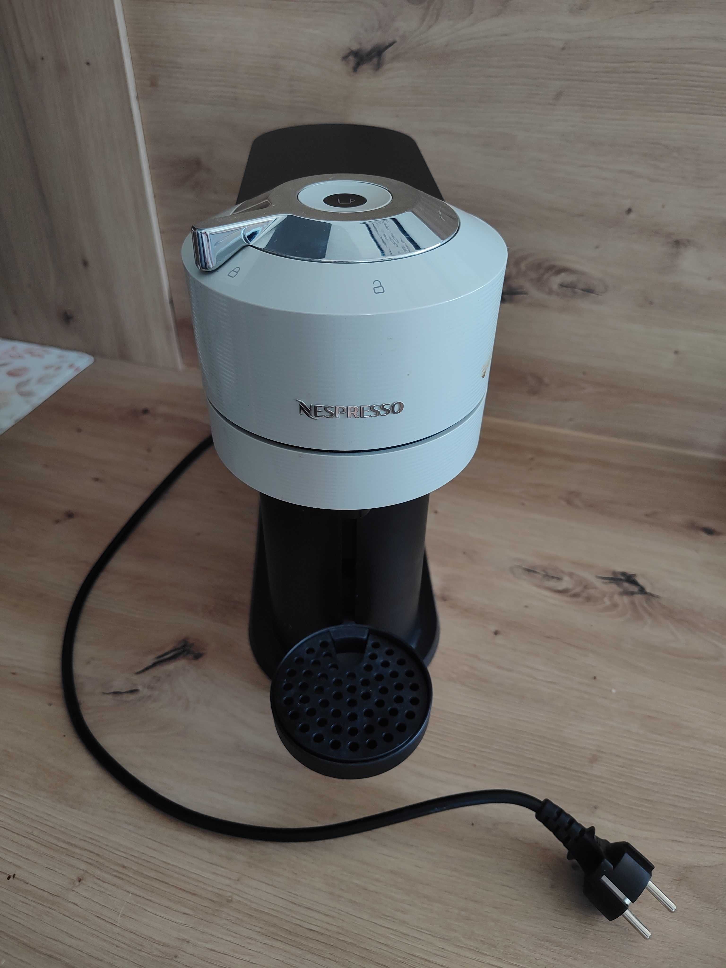 Sprzedam Ekspres kapsułkowy DeLonghi Nespresso Vertuo Next ENV120.GY