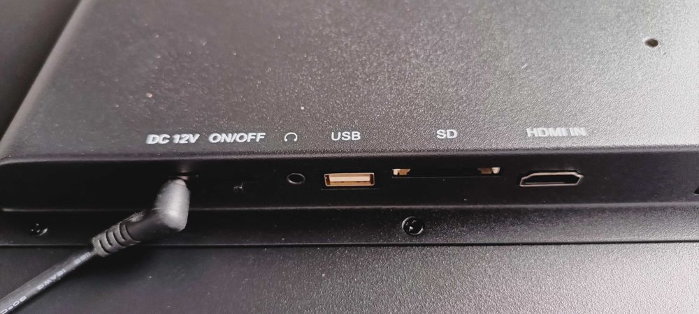 Monitor multimedialny LCD 32” 1920x1080p z pilotem wbudowane głośniki