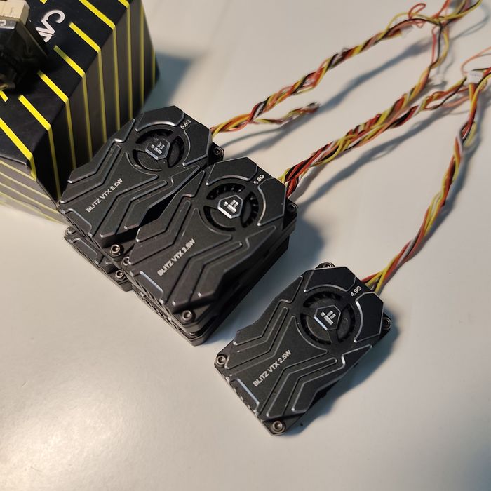 Аналогова ситема FPV, відеопкредавачі та камери.