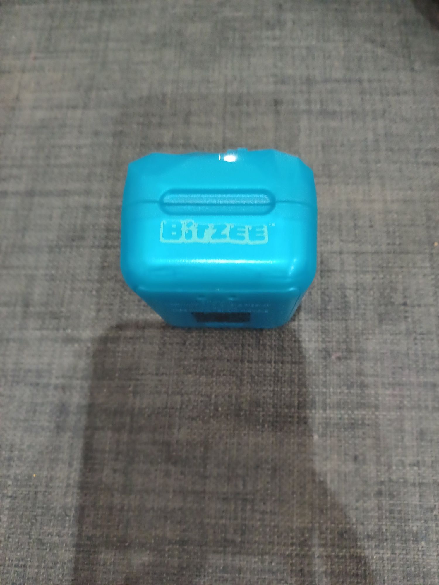 Bitzee para venda