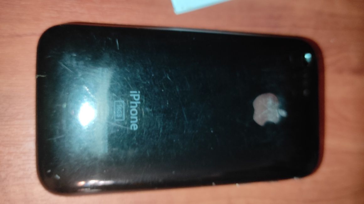 Продам IPhone 3s на запчастини