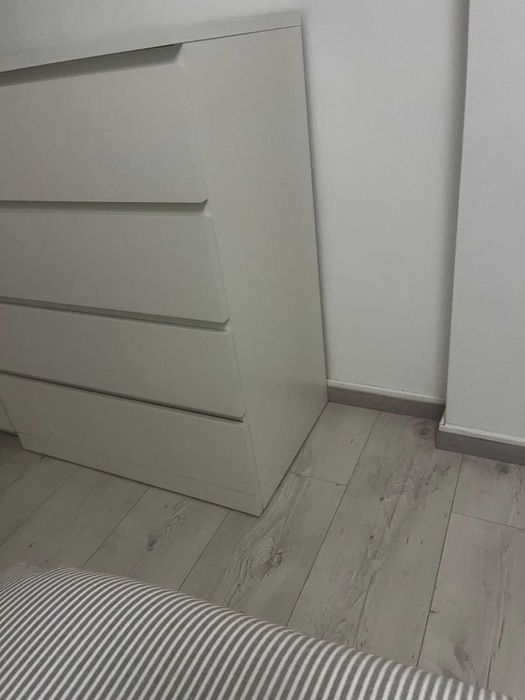 Cómodas e Estantes Ikea