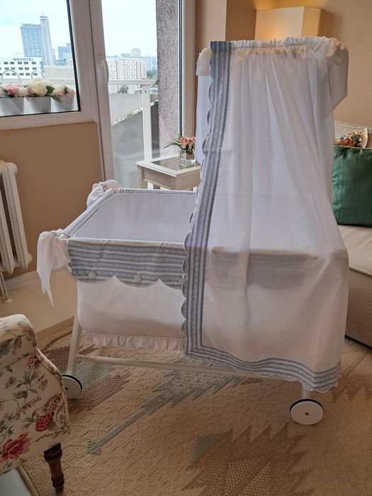 Łóżeczko - kołyska dla niemowlaka