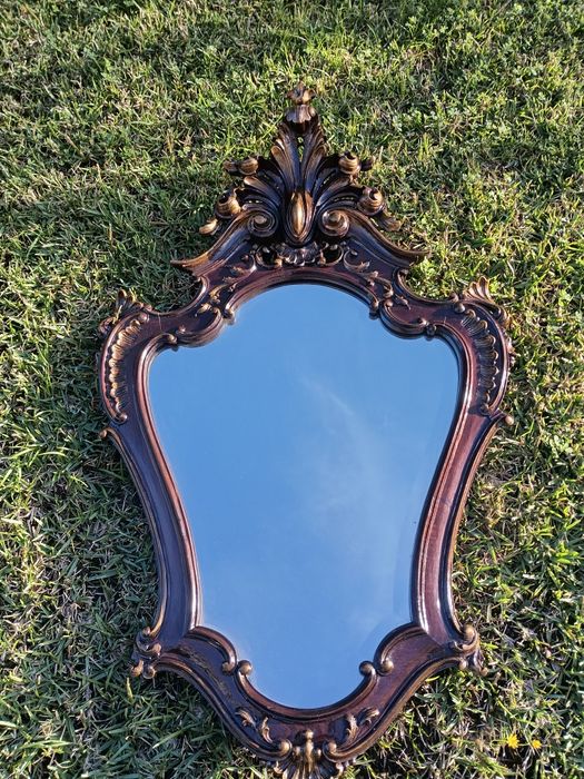 Baelíssimo espelho retro em talha artesanal, detalhes dourado, interve