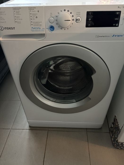 Máquina Roupa Indesit 9kg muito bom estado