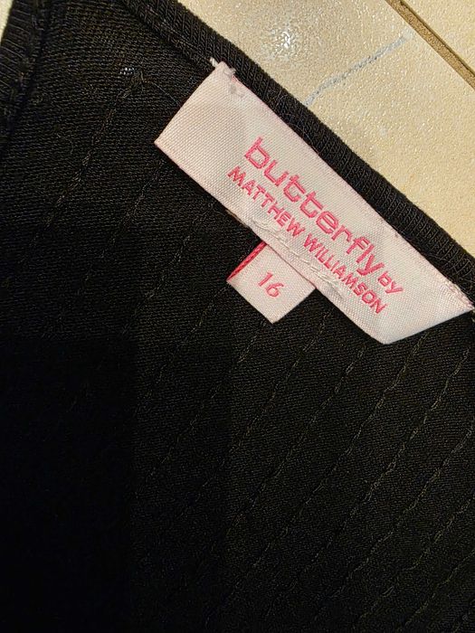 Cekinowa sukienka mała czarna r. 16 – stan idealny