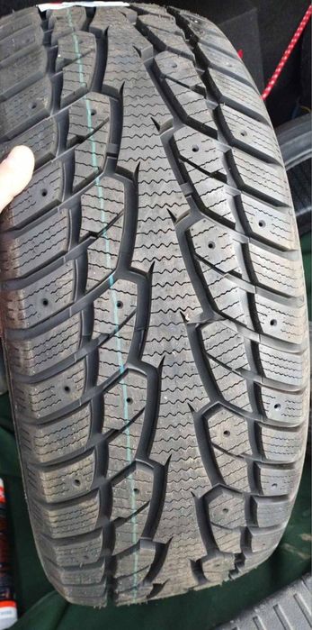 Зимня резина225/50R17