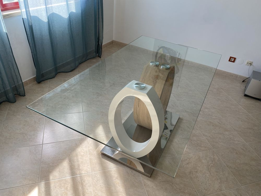 Mesa de jantar com tampo em vidro