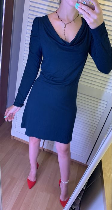 Granatowa sukienka S do kolan prosta cocomore długi rękaw