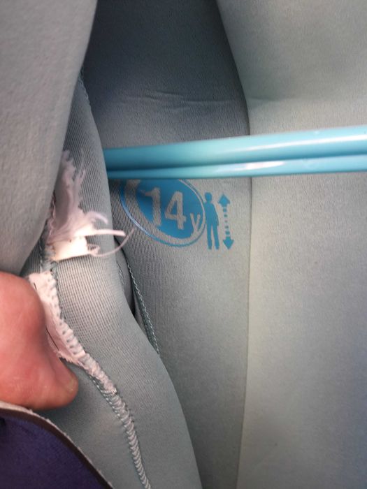 Fatos de surf e mergulho em bom estado