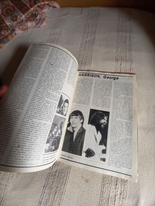 Revista Música e Som especial de 1978 sobre os Beatles com poster
