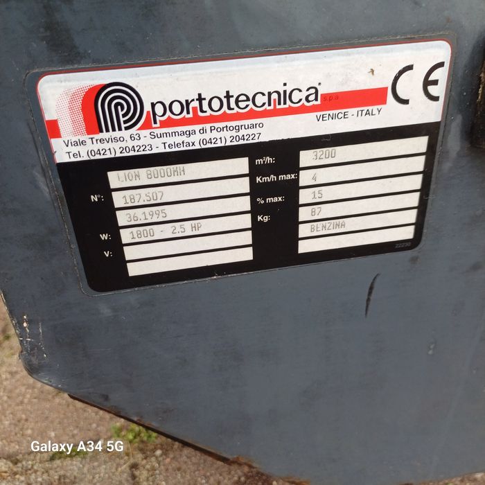 Zamiatarka spalinowa z napędem