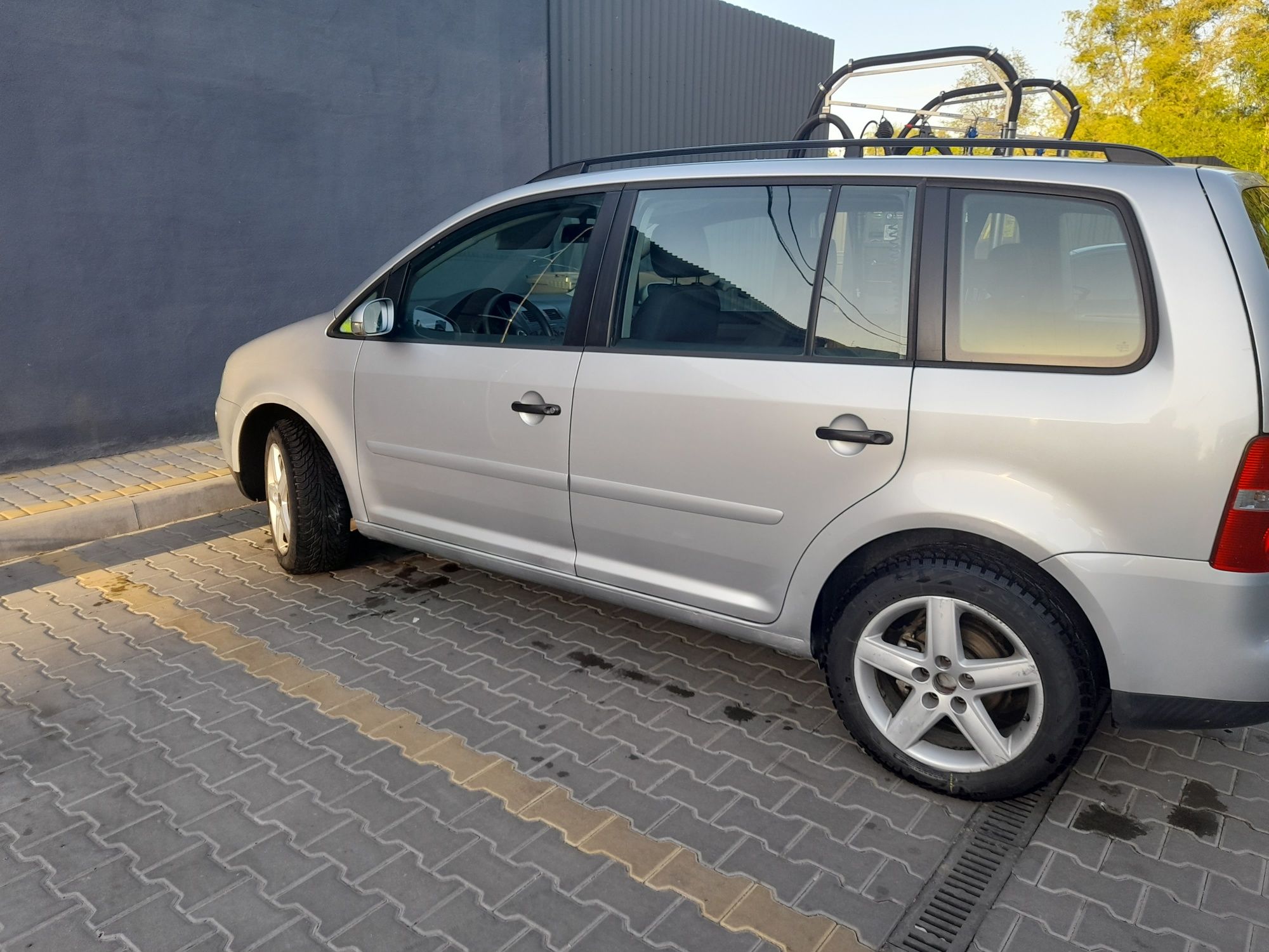 VW touran 1.6 fsi бензин