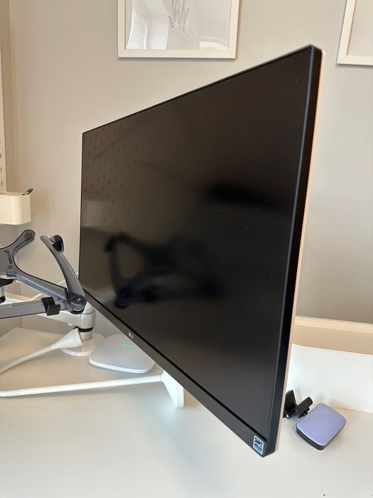 Монітор 27" LG 27UP650-W