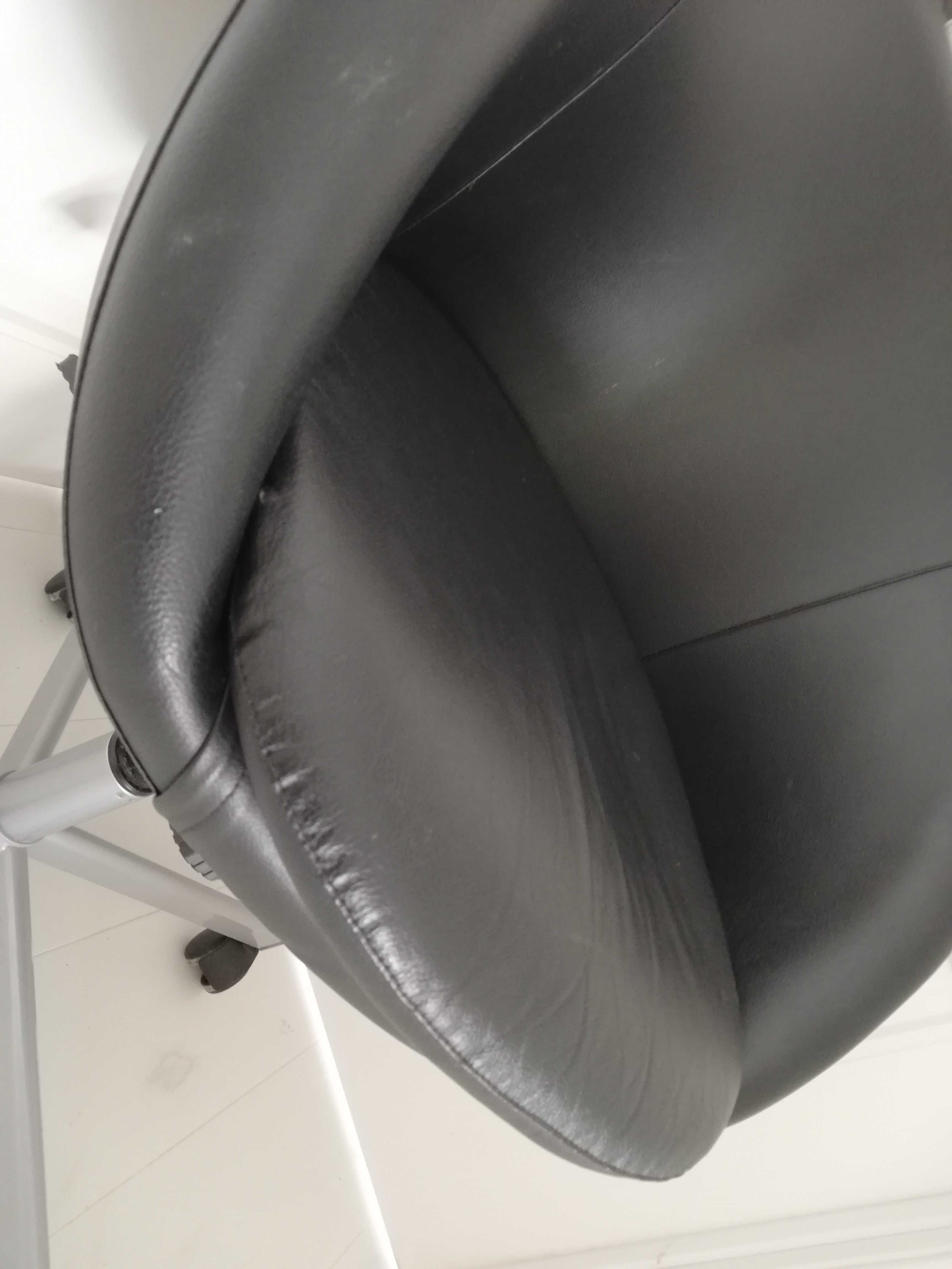 Fotel Ikea SKRUVSTA Krzesło obrotowe czarna sztuczna skóra