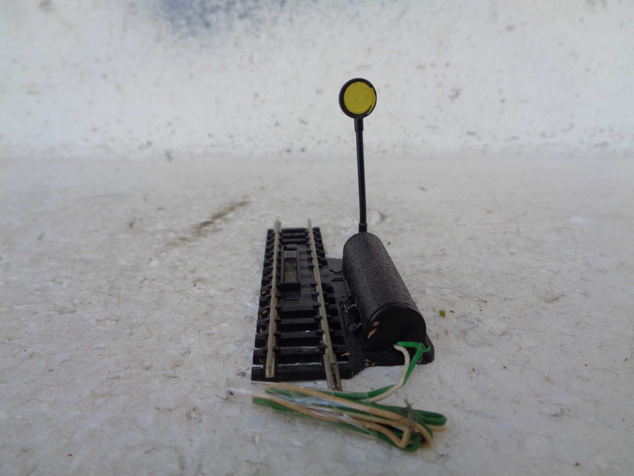 1:160 TRIX Via de desengate eletrica com  sinal