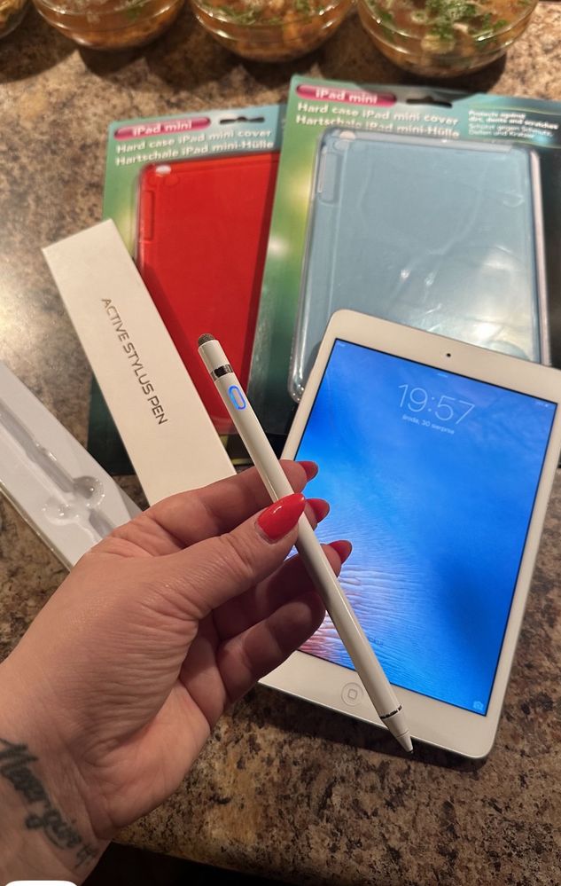 Tablet iPad Apple + nowy rysik + nowe etui - cały zestaw