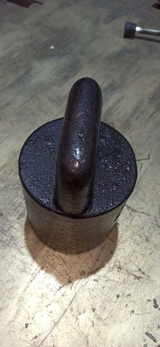 Odważnik 1 mrg żeliwny z puncą