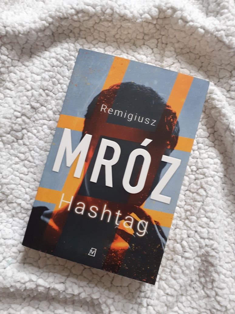 Książka ,,Hashtag" Remigiusza Mroza