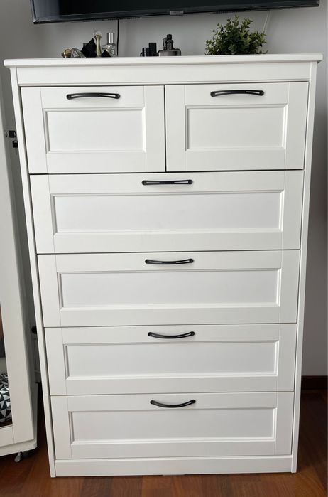 Vendo comoda pouquissimo usada de madeira, sem sinal de uso