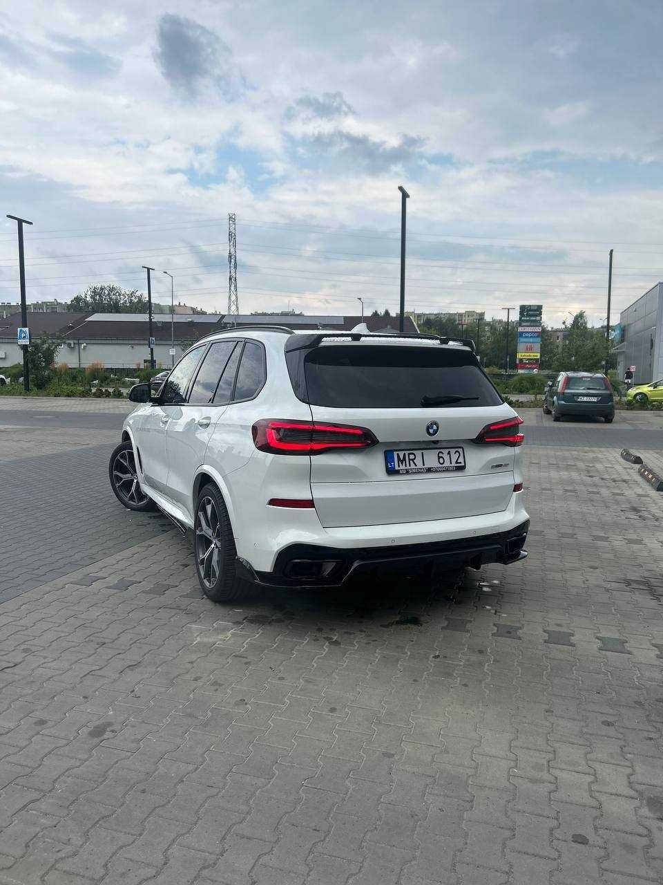 W sprzedaży BMW X5