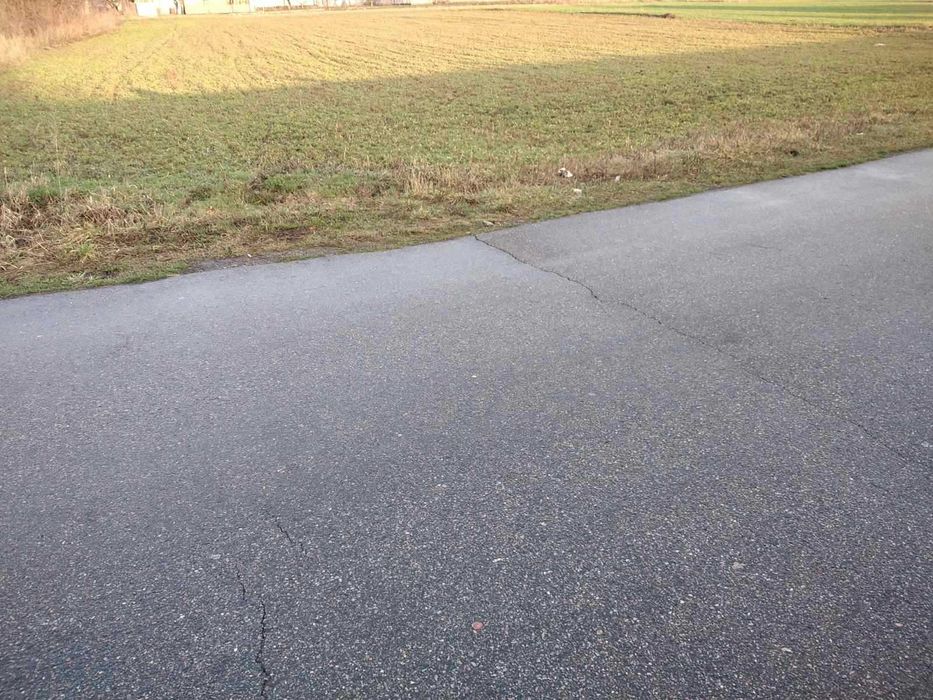 Ділянка під забудову 23 сотки. Газ, світло, асфальт. Поруч ставок