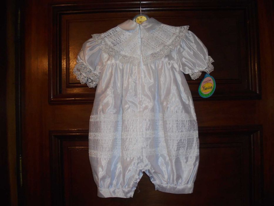 fato de menino bebé novo com etiqueta