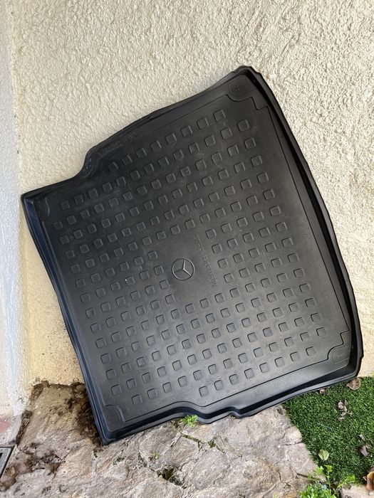 Resguardo mala carrinha Mercedes C