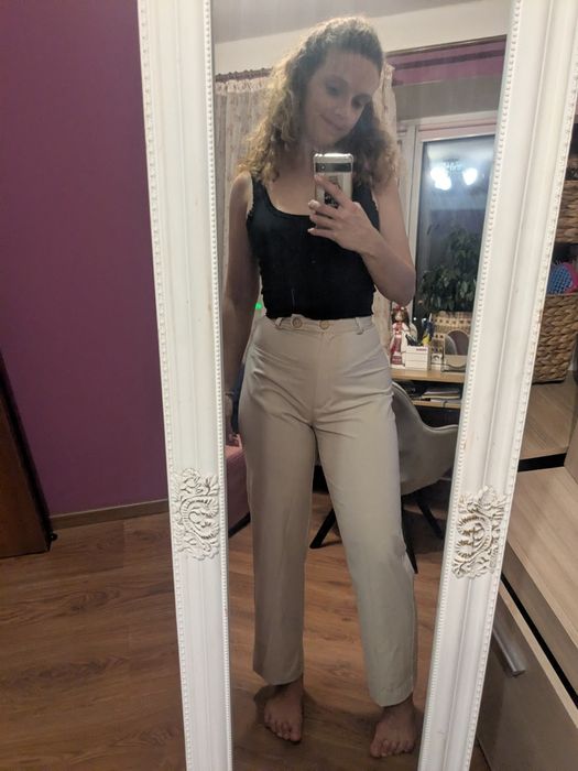 Брюки бежевого кольору