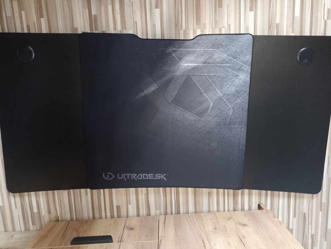 Blat do biurka w kolorze włókna węglowego 140x67