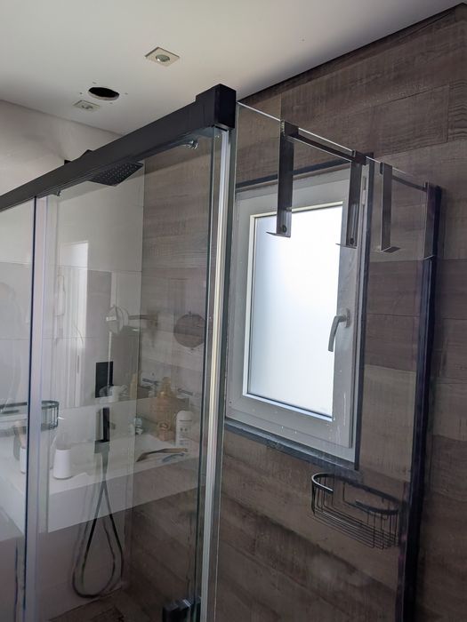 Resguardo duche em cor preto