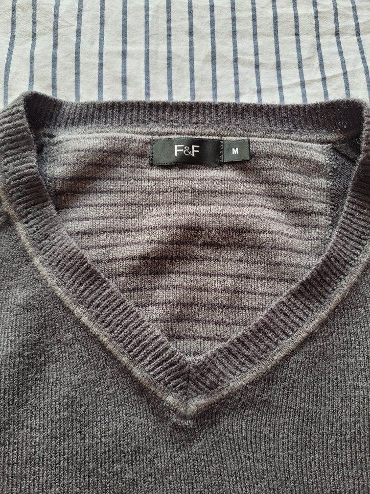 Sweter męski w serek F&F
