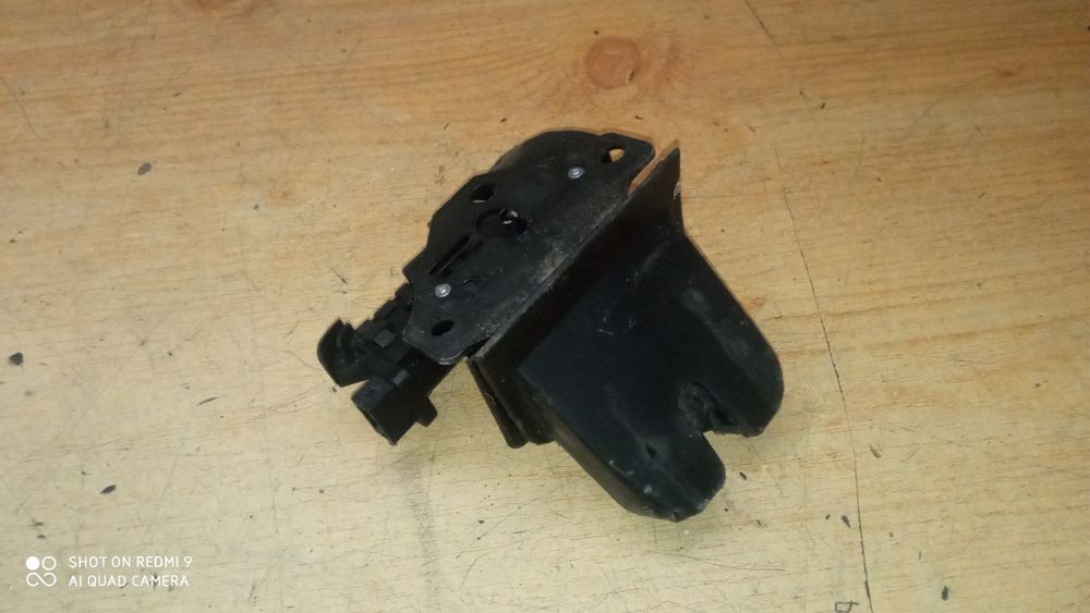 Audi A6 C6 kombi a3 8P zamek klapy tył 4F9.827.520A , 8P4.827.505B