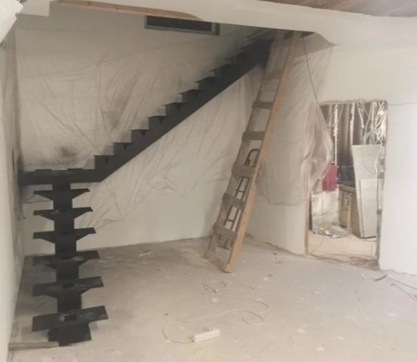 Металлический каркас для лестницы, металеві каркаси для сходів