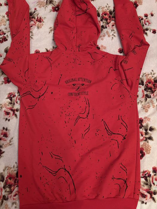 Худі червоного кольору